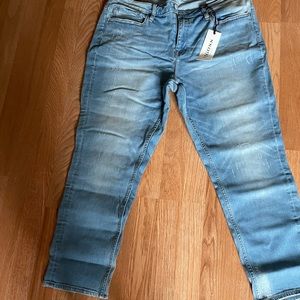 American Eagle women’s jeans